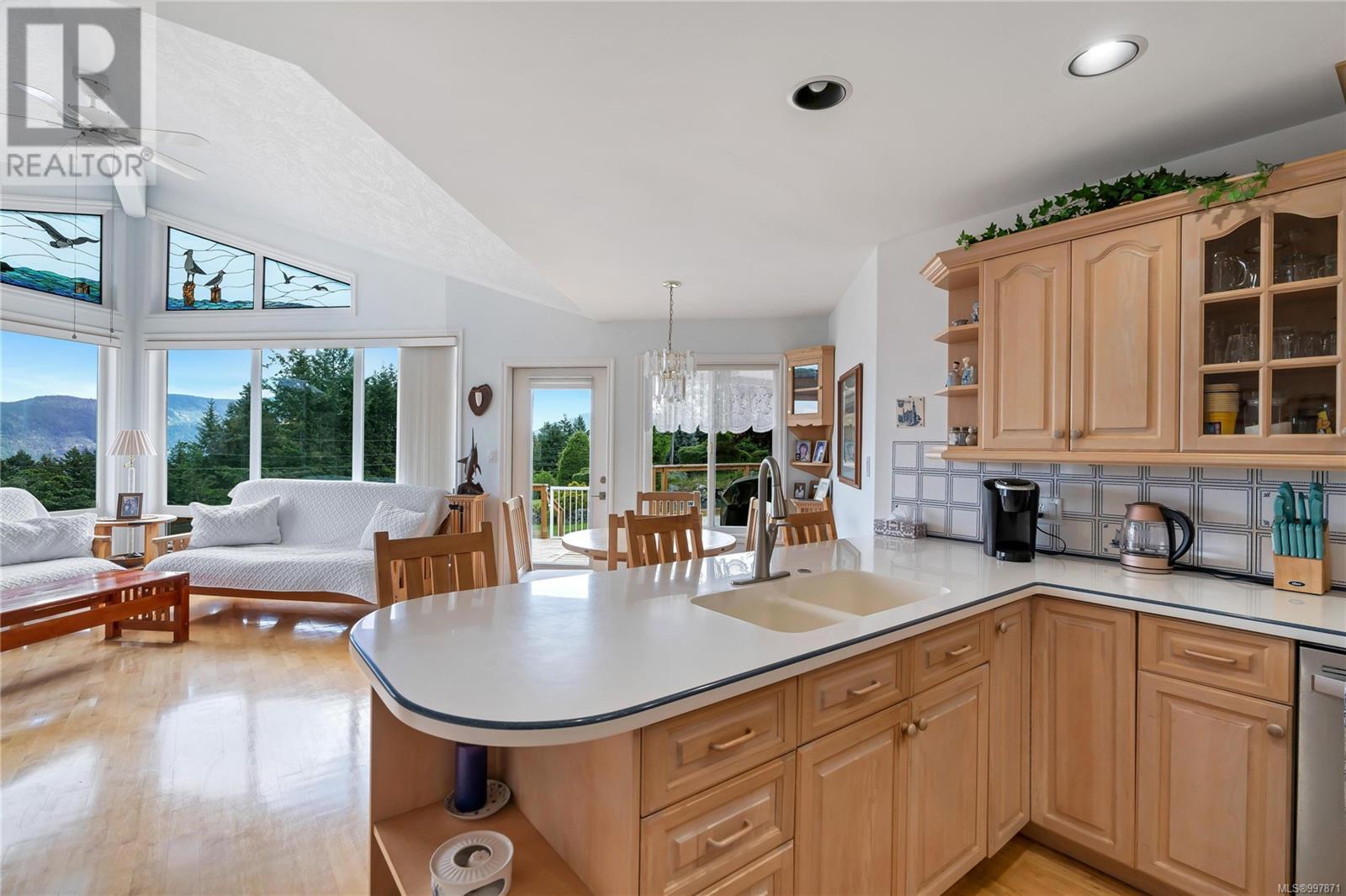 Property at 6572 Bird's Eye Dr image 2