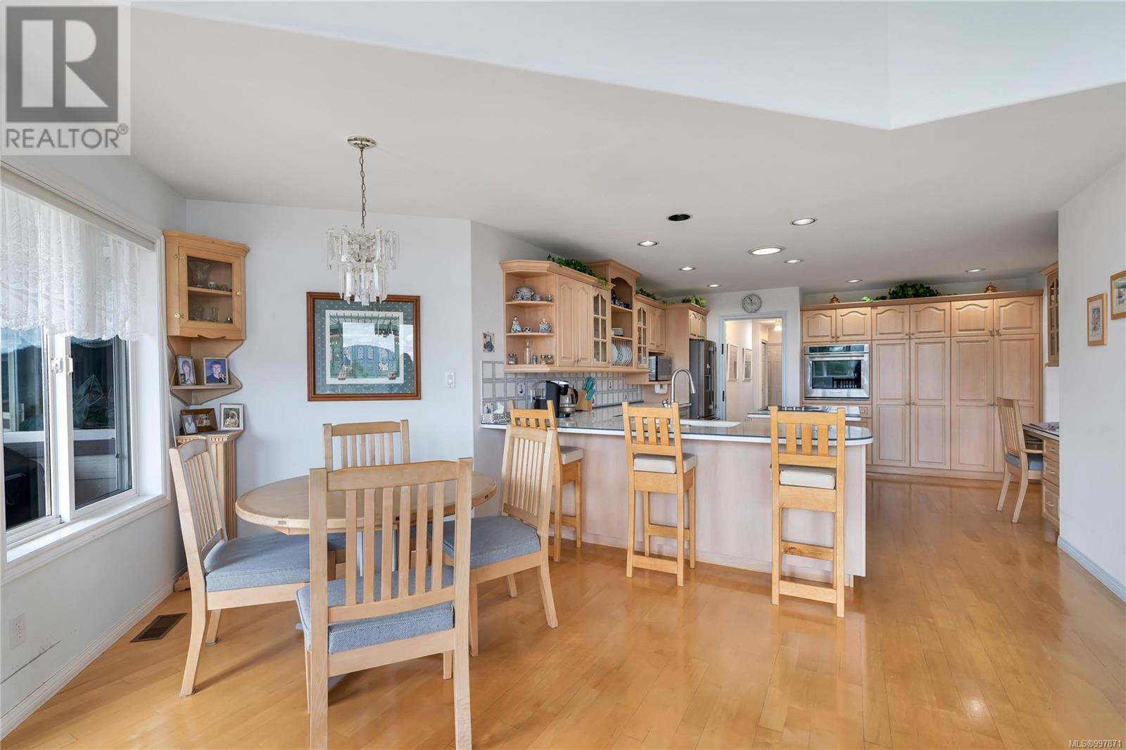 Property at 6572 Bird's Eye Dr image 4