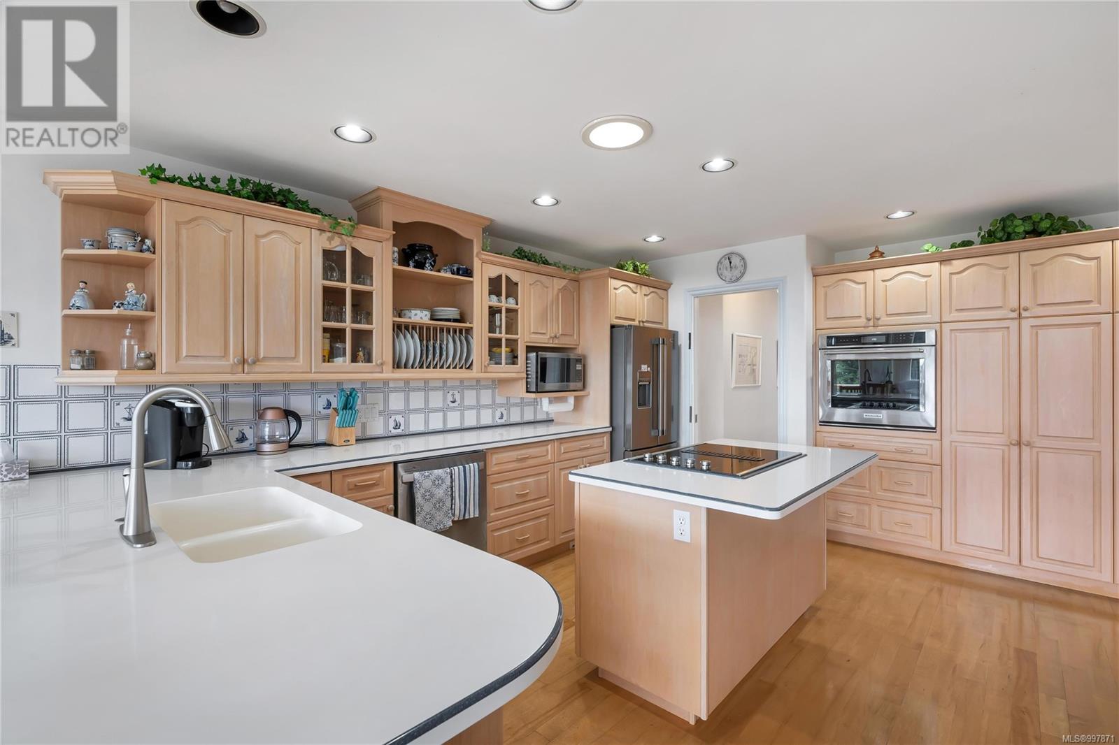 Property at 6572 Bird's Eye Dr image 3