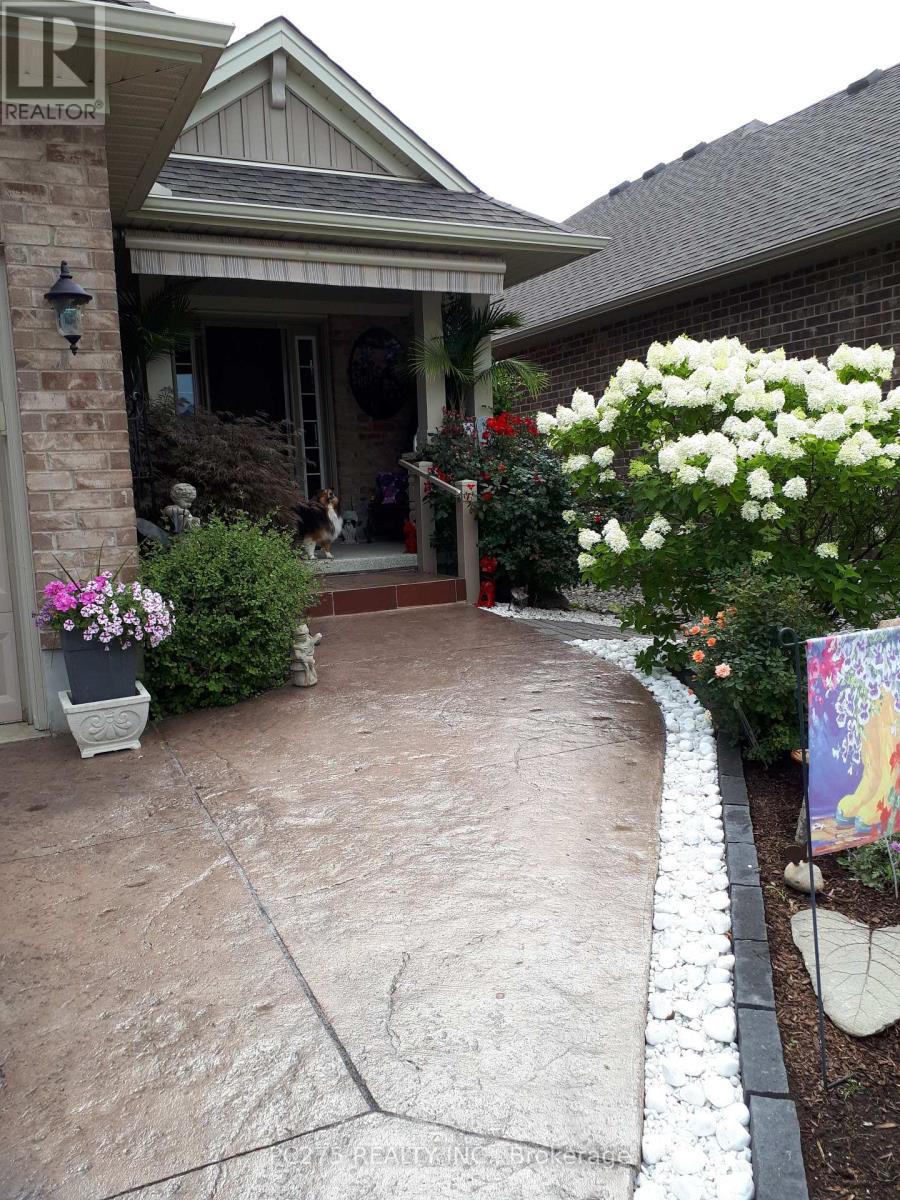 23 Blairmont Terrace, St. Thomas, Ontario  N5R 0E2 - Photo 4 - X12142256