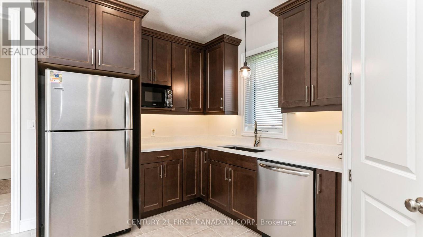 102 Caverhill Crescent, Middlesex Centre, Ontario  N0L 1R0 - Photo 13 - X12142385