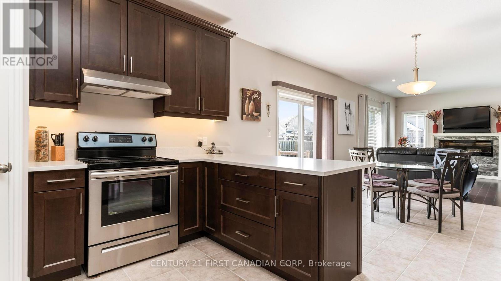 102 Caverhill Crescent, Middlesex Centre, Ontario  N0L 1R0 - Photo 14 - X12142385