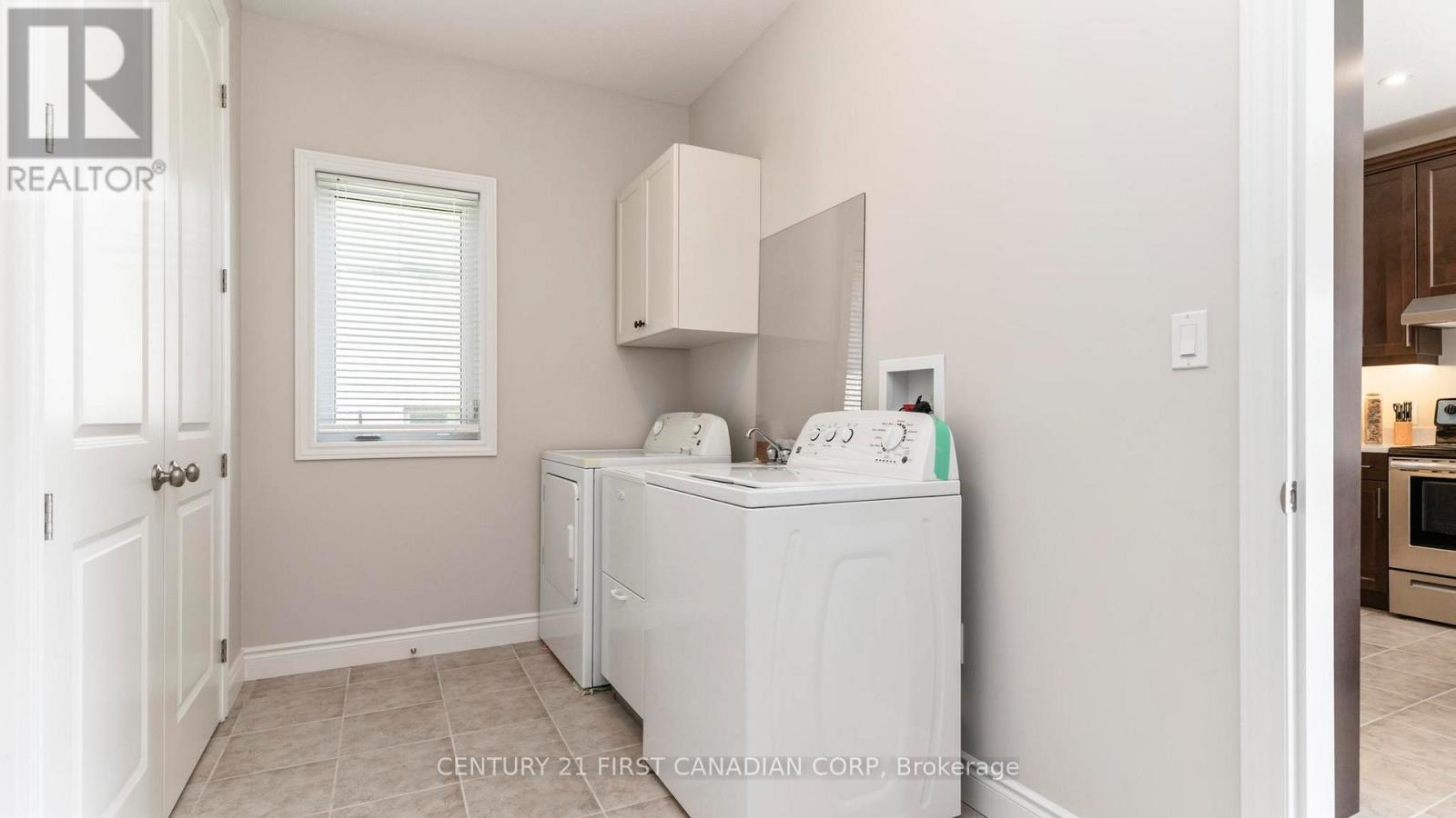 102 Caverhill Crescent, Middlesex Centre, Ontario  N0L 1R0 - Photo 15 - X12142385