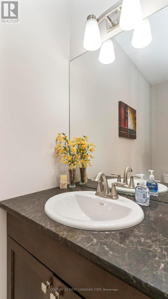 102 Caverhill Crescent, Middlesex Centre, Ontario  N0L 1R0 - Photo 16 - X12142385