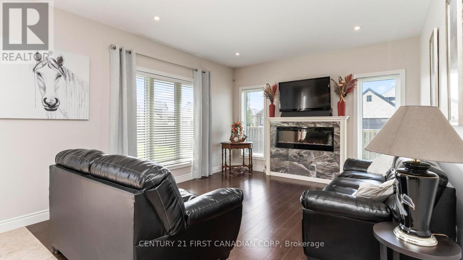 102 Caverhill Crescent, Middlesex Centre, Ontario  N0L 1R0 - Photo 6 - X12142385