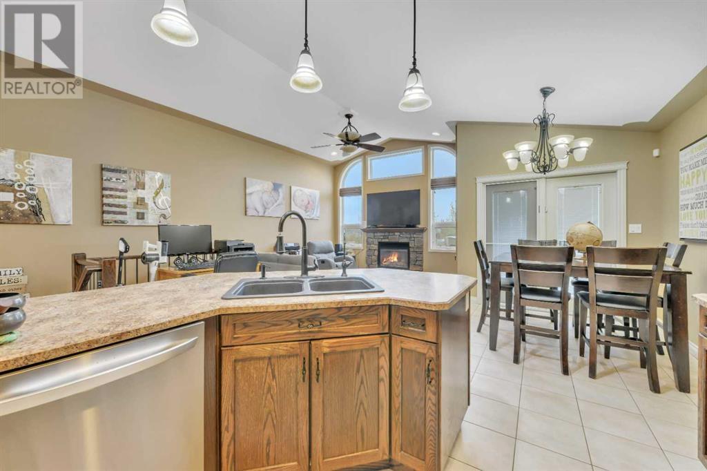 61 Pondside Crescent, Blackfalds, Alberta  T4M 0G3 - Photo 11 - A2220282