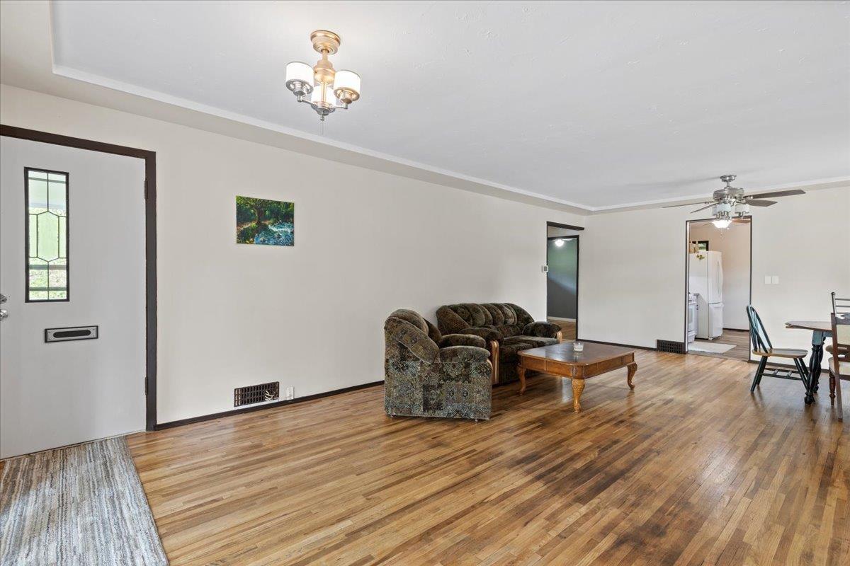 Property at 33721 MOREY AVENUE image 4