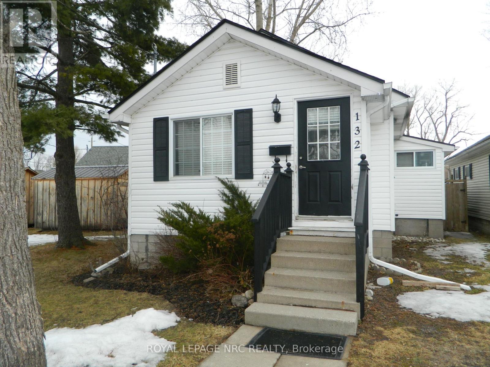132 Albert Street, Fort Erie, Ontario  L2A 5L4 - Photo 2 - X12142314