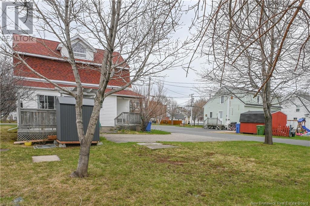 Property at 111 rue Degrâce Street image 5