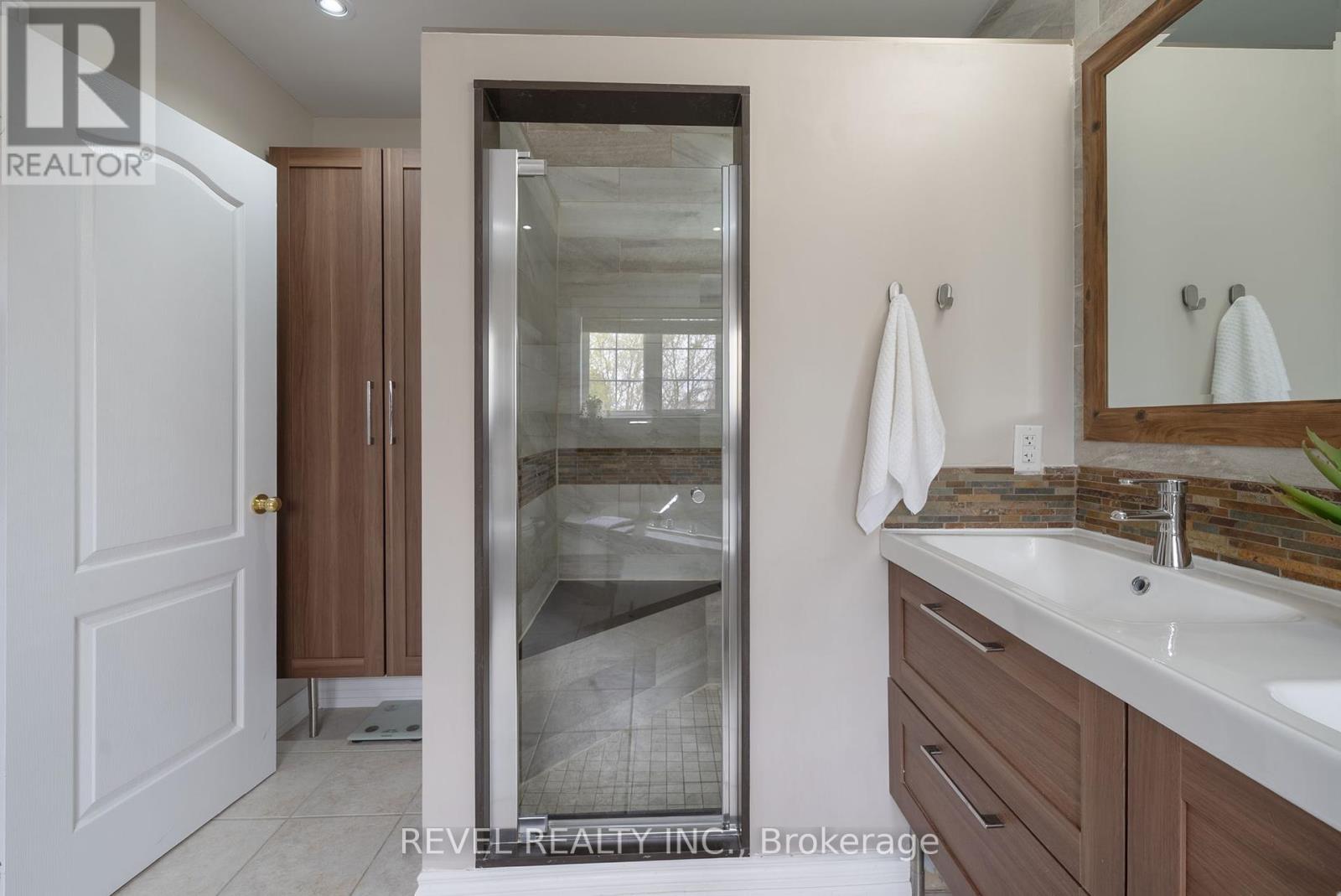 100 Ashbury Boulevard, Ajax (South East), Ontario  L1Z 1N1 - Photo 23 - E12142022