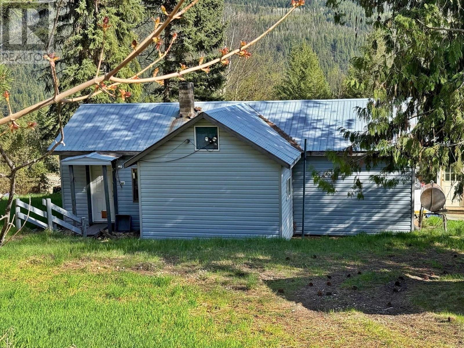 3437 Yellowhead Highway, Vavenby, British Columbia  V0E 3A0 - Photo 3 - 10346614