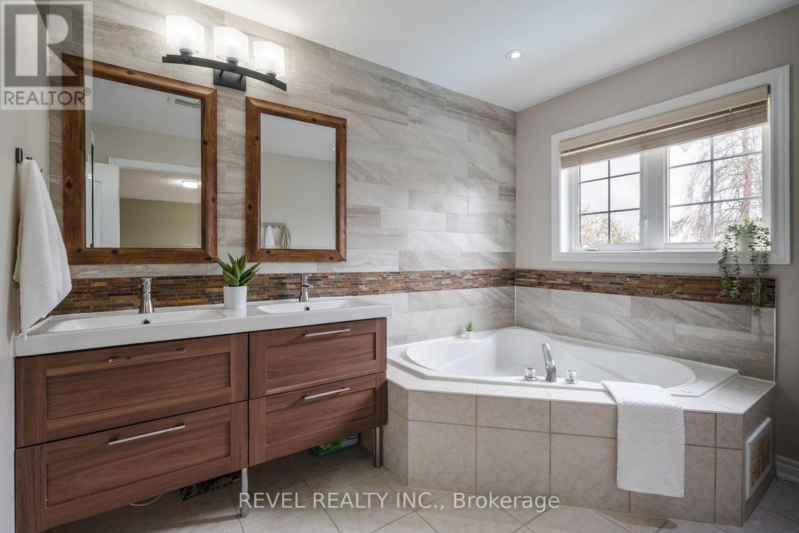 100 Ashbury Boulevard, Ajax (South East), Ontario  L1Z 1N1 - Photo 22 - E12142022
