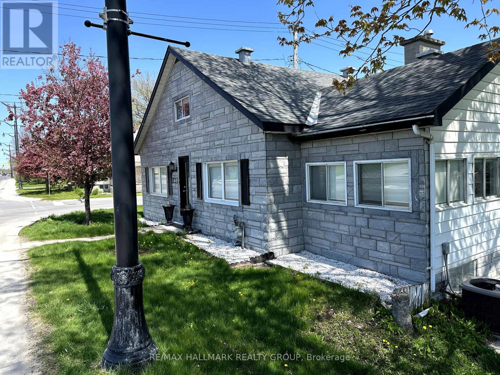 Property at 103 WILSON STREET W image 1