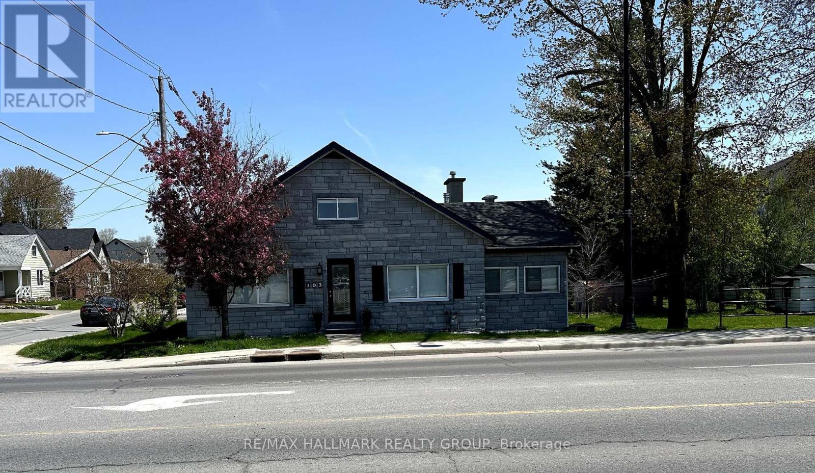 Property at 103 WILSON STREET W image 4