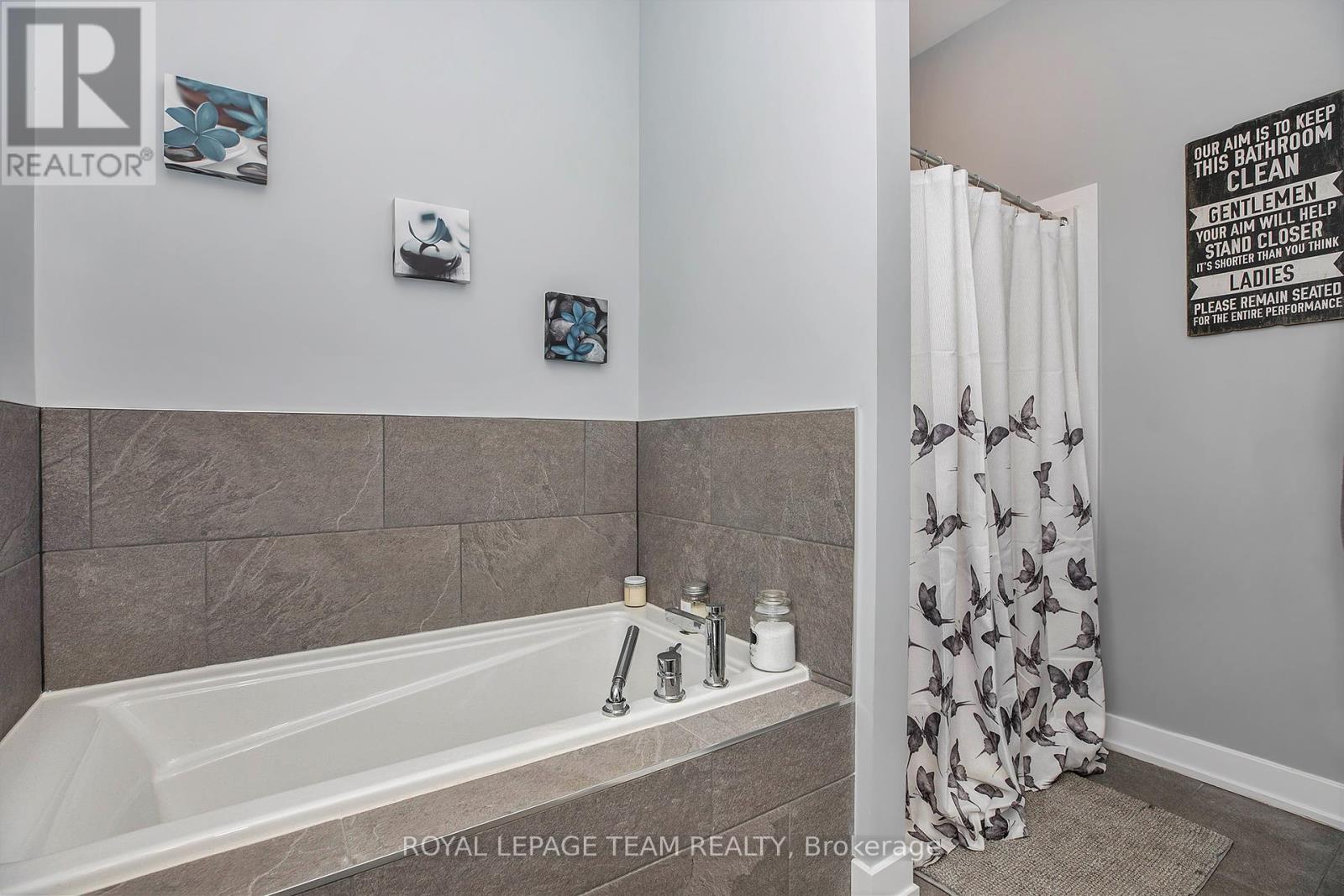 10552 Wylie Way, North Dundas, Ontario  K0E 1S0 - Photo 24 - X12142360