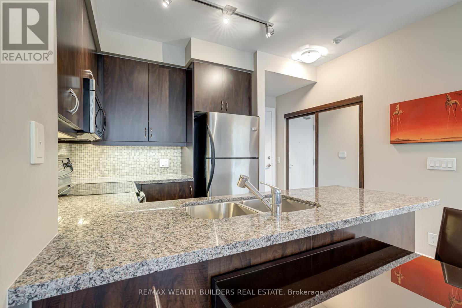 904 - 500 St Clair Avenue W, Toronto, Ontario  M6C 1A8 - Photo 6 - C12142165