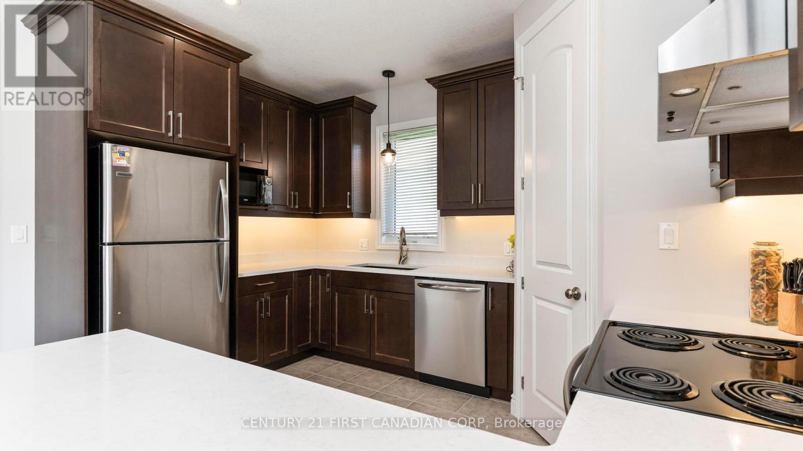 102 Caverhill Crescent, Middlesex Centre, Ontario  N0L 1R0 - Photo 12 - X12142385