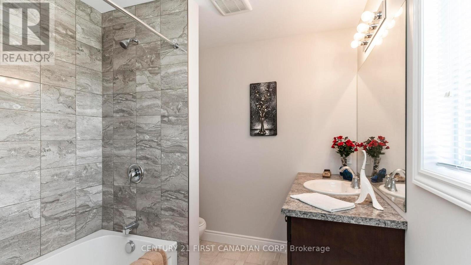 102 Caverhill Crescent, Middlesex Centre, Ontario  N0L 1R0 - Photo 25 - X12142385