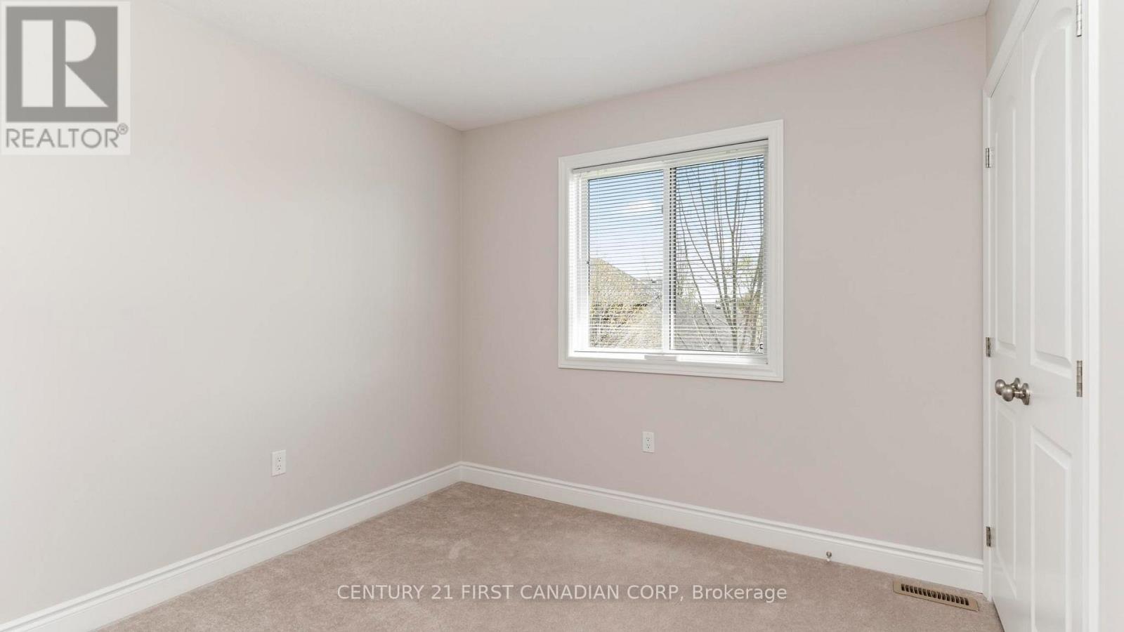 102 Caverhill Crescent, Middlesex Centre, Ontario  N0L 1R0 - Photo 27 - X12142385