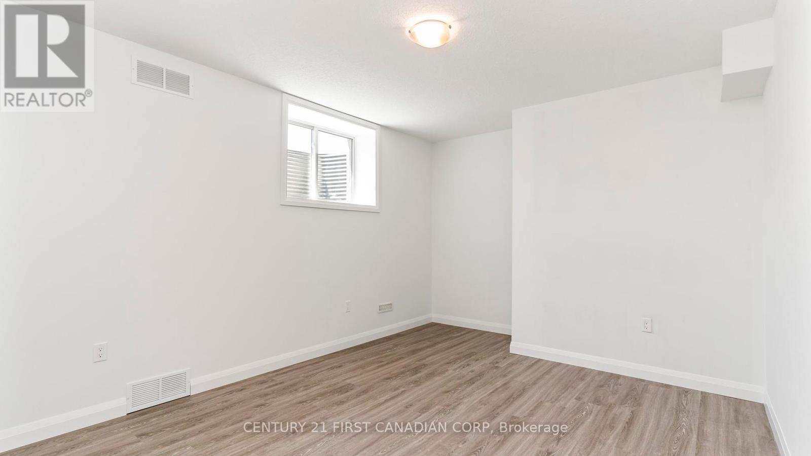 102 Caverhill Crescent, Middlesex Centre, Ontario  N0L 1R0 - Photo 30 - X12142385