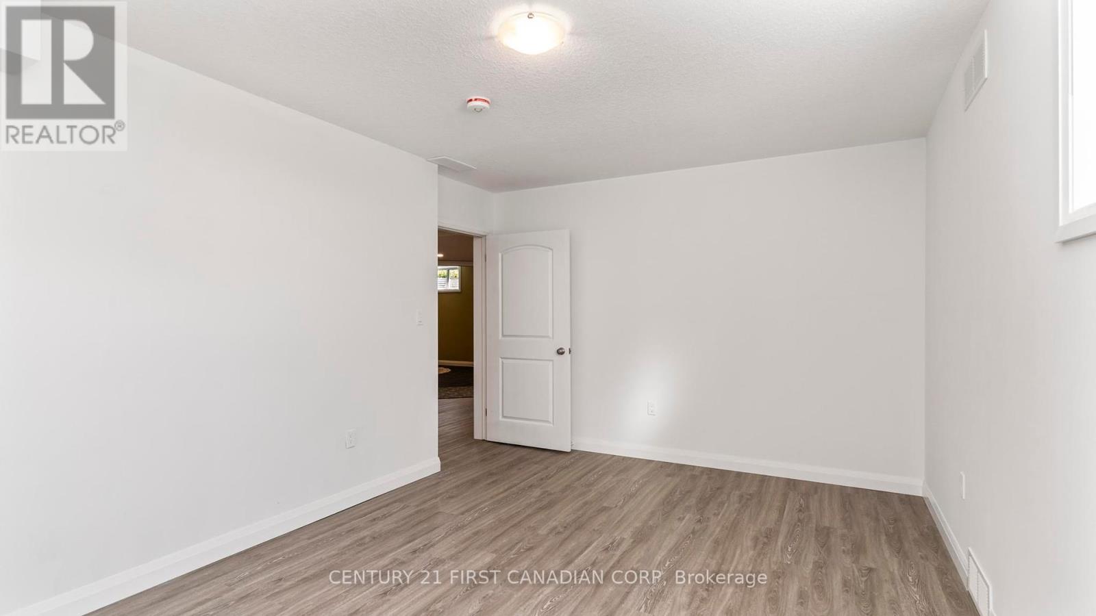 102 Caverhill Crescent, Middlesex Centre, Ontario  N0L 1R0 - Photo 31 - X12142385
