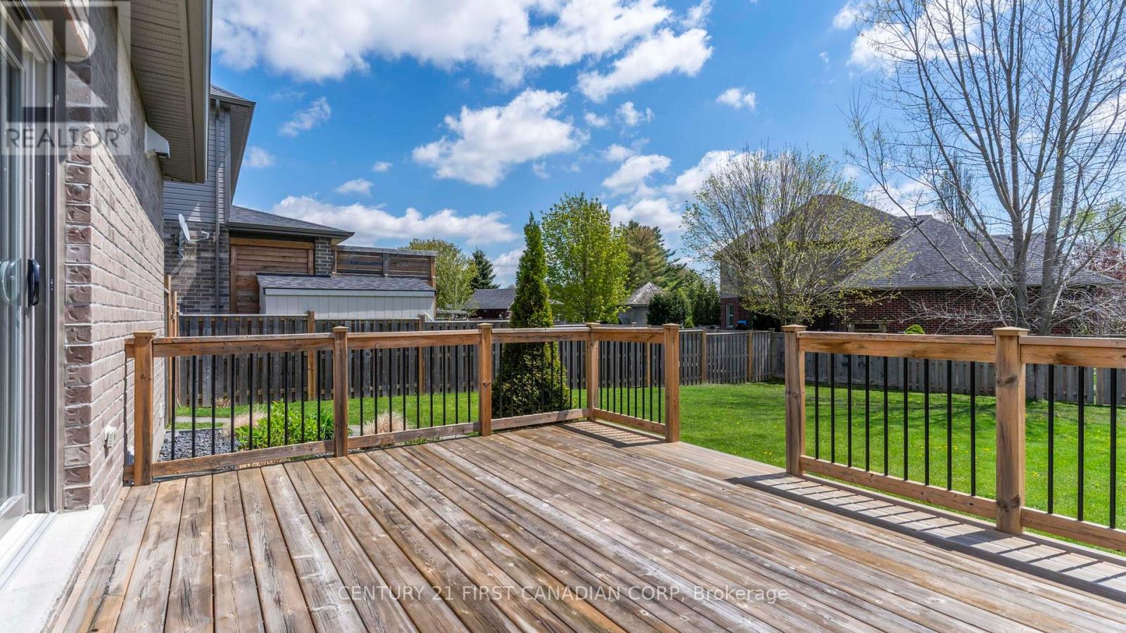102 Caverhill Crescent, Middlesex Centre, Ontario  N0L 1R0 - Photo 41 - X12142385