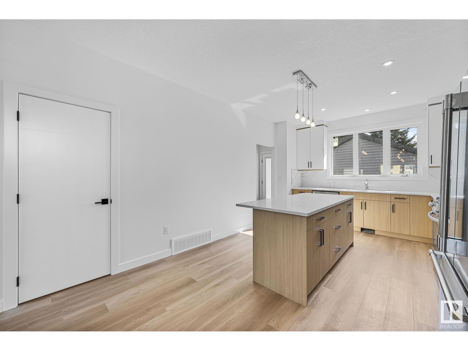 Property at 8713 149 ST NW image 3