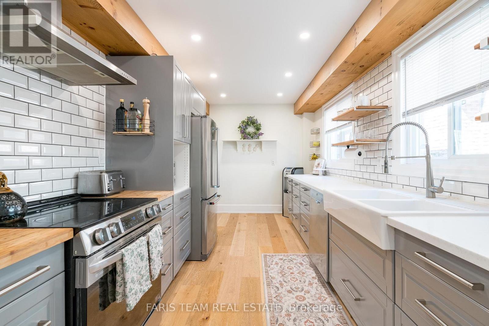Property at 251 COLBORNE STREET image 5