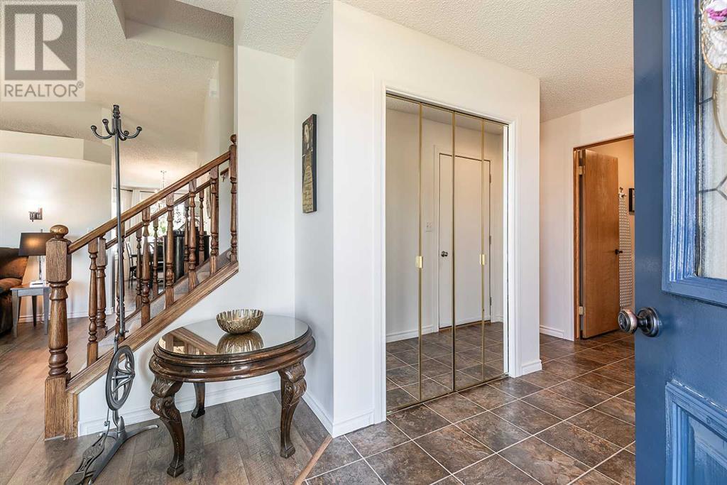 12 Taylor Boulevard Se, Medicine Hat, Alberta  T1B 4A5 - Photo 3 - A2220351
