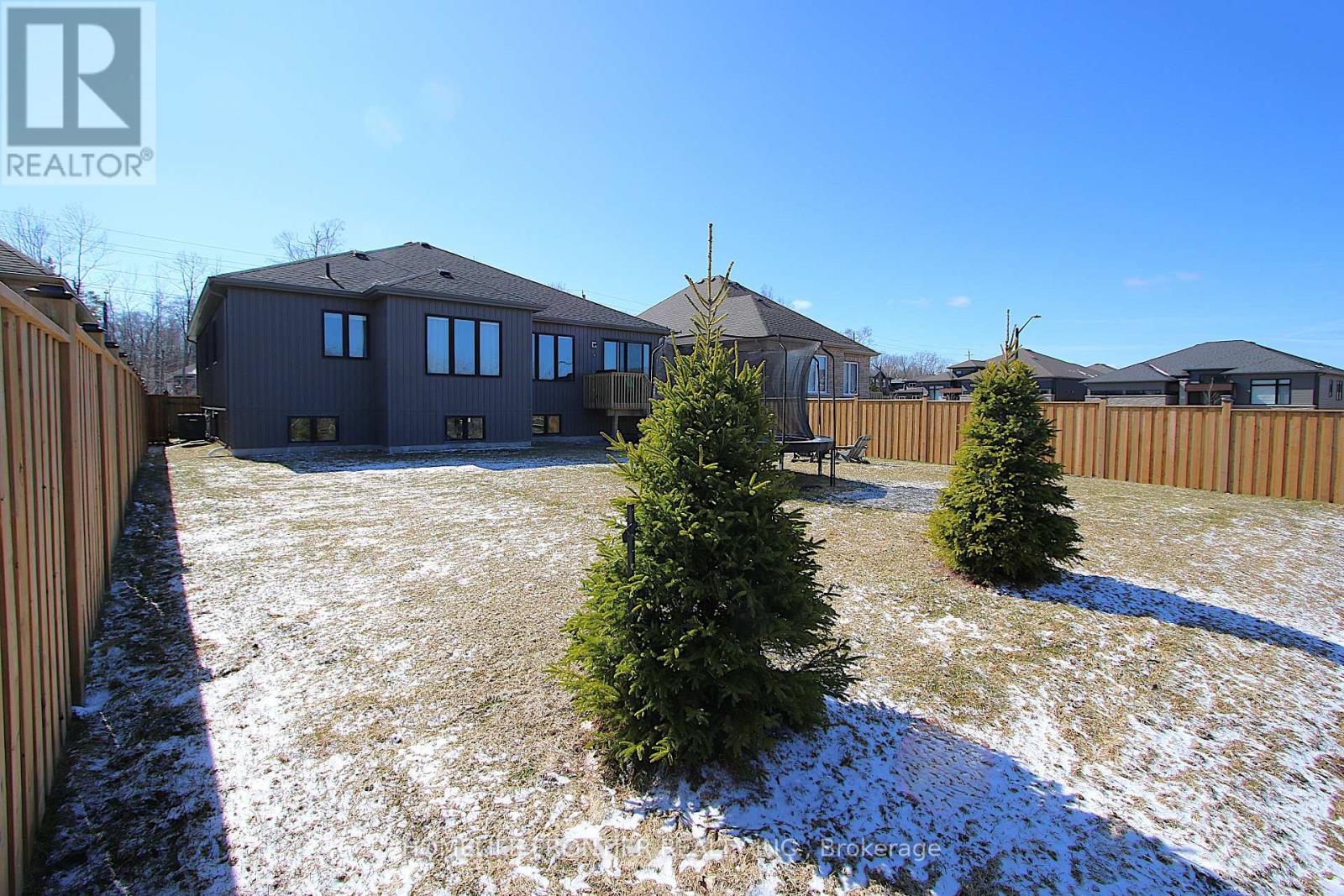 256 Ramblewood Drive, Wasaga Beach, Ontario  L9Z 3A5 - Photo 29 - S12142186