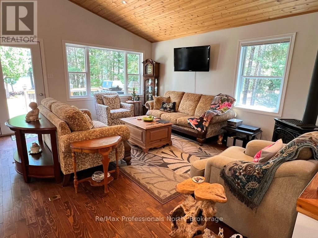 4501 Elephant Lake Road, Dysart Et Al, Ontario  K0L 1M1 - Photo 4 - X12142241