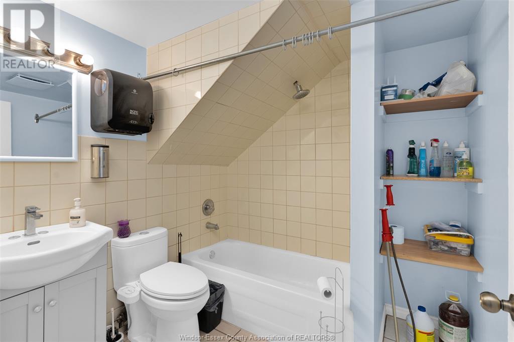 1011 Wyandotte, Windsor, Ontario  N9A 5Y6 - Photo 39 - 25011813
