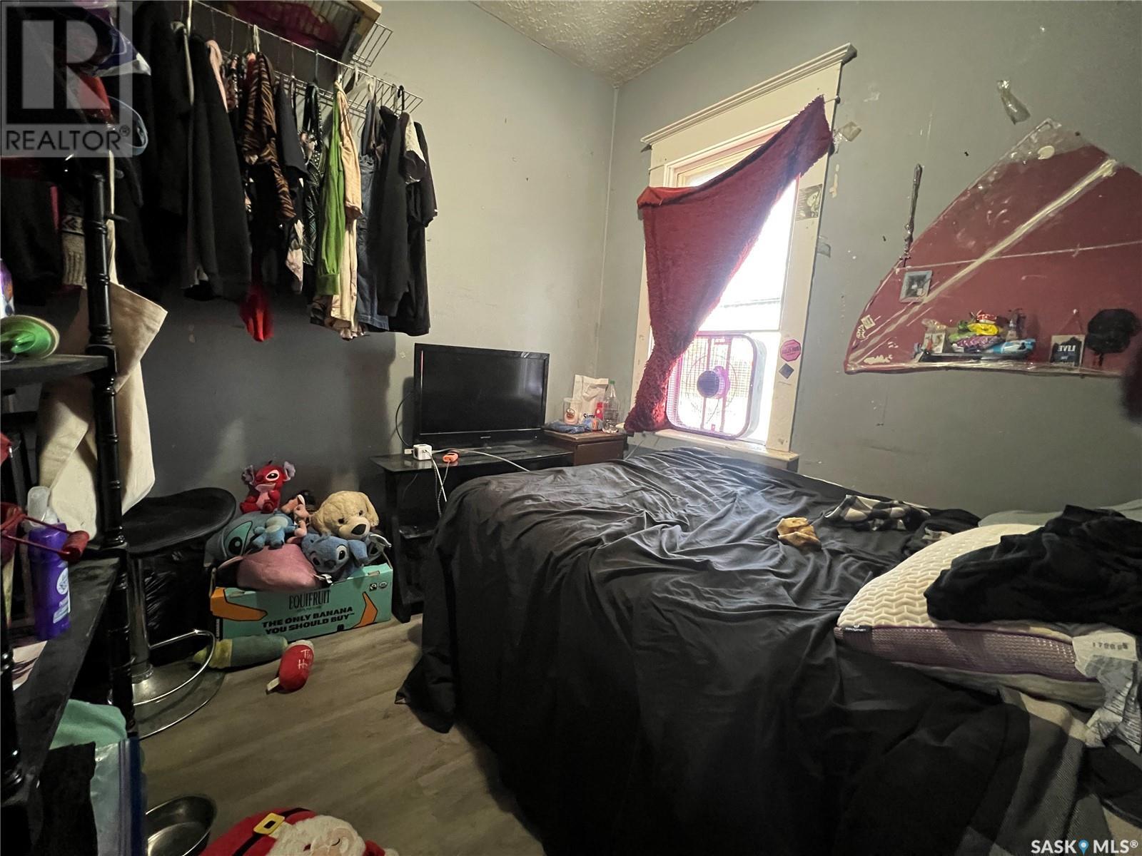 Property at 1923 20th STREET W image 4