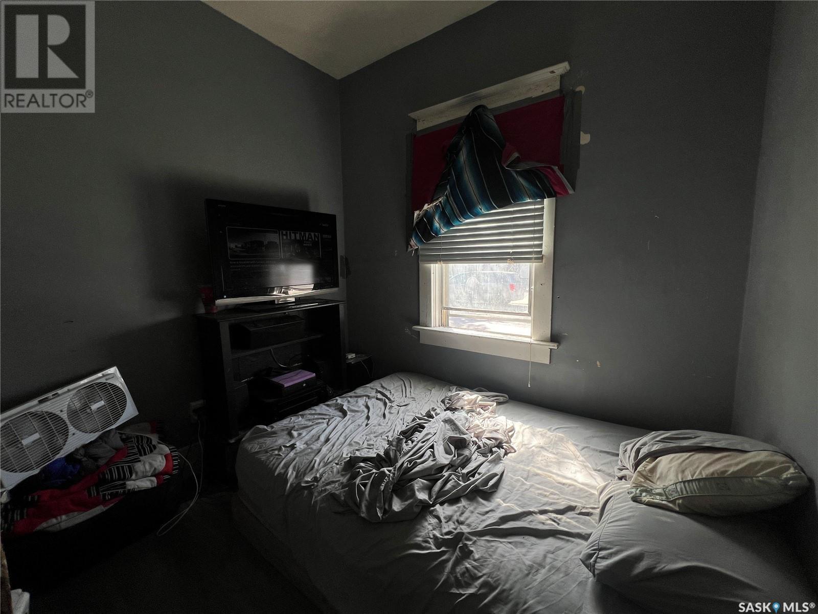 Property at 1923 20th STREET W image 5