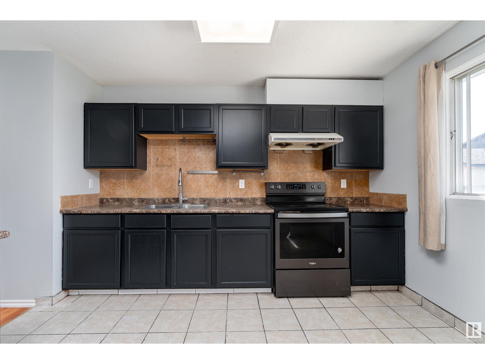 Property at 9915 170 AV NW image 4
