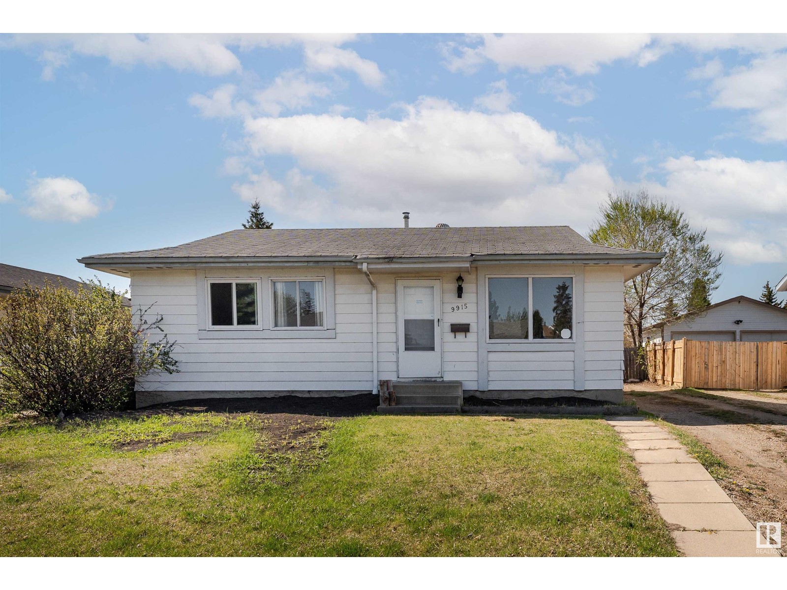 Property at 9915 170 AV NW image 1