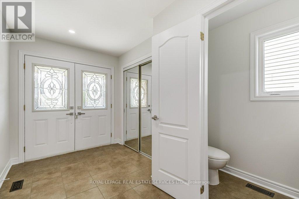 4846 Verdi Street, Burlington, Ontario  L7M 0H7 - Photo 4 - W12142188