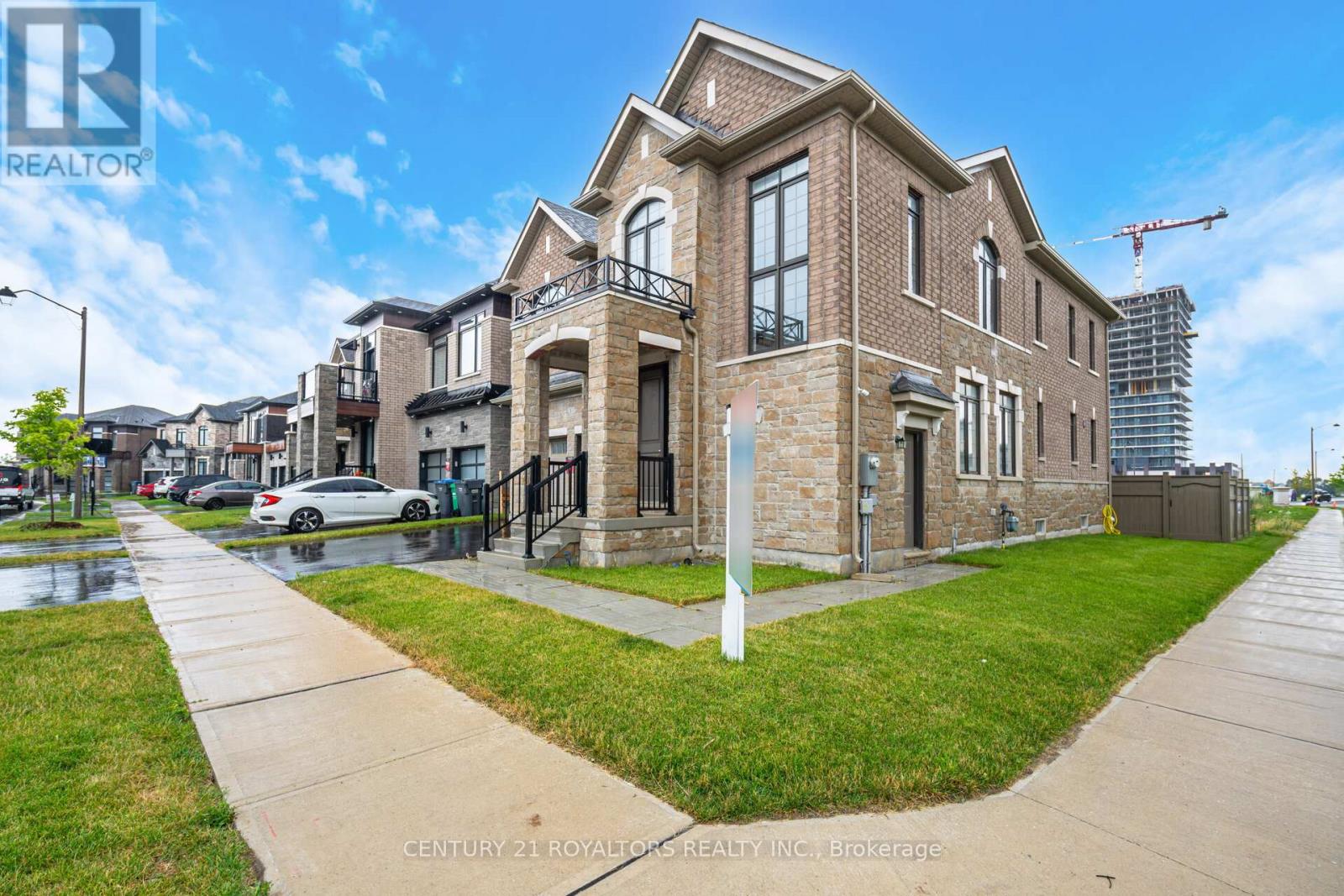 1 Moorcroft Place, Brampton, Ontario  L6P 4P8 - Photo 2 - W12142218