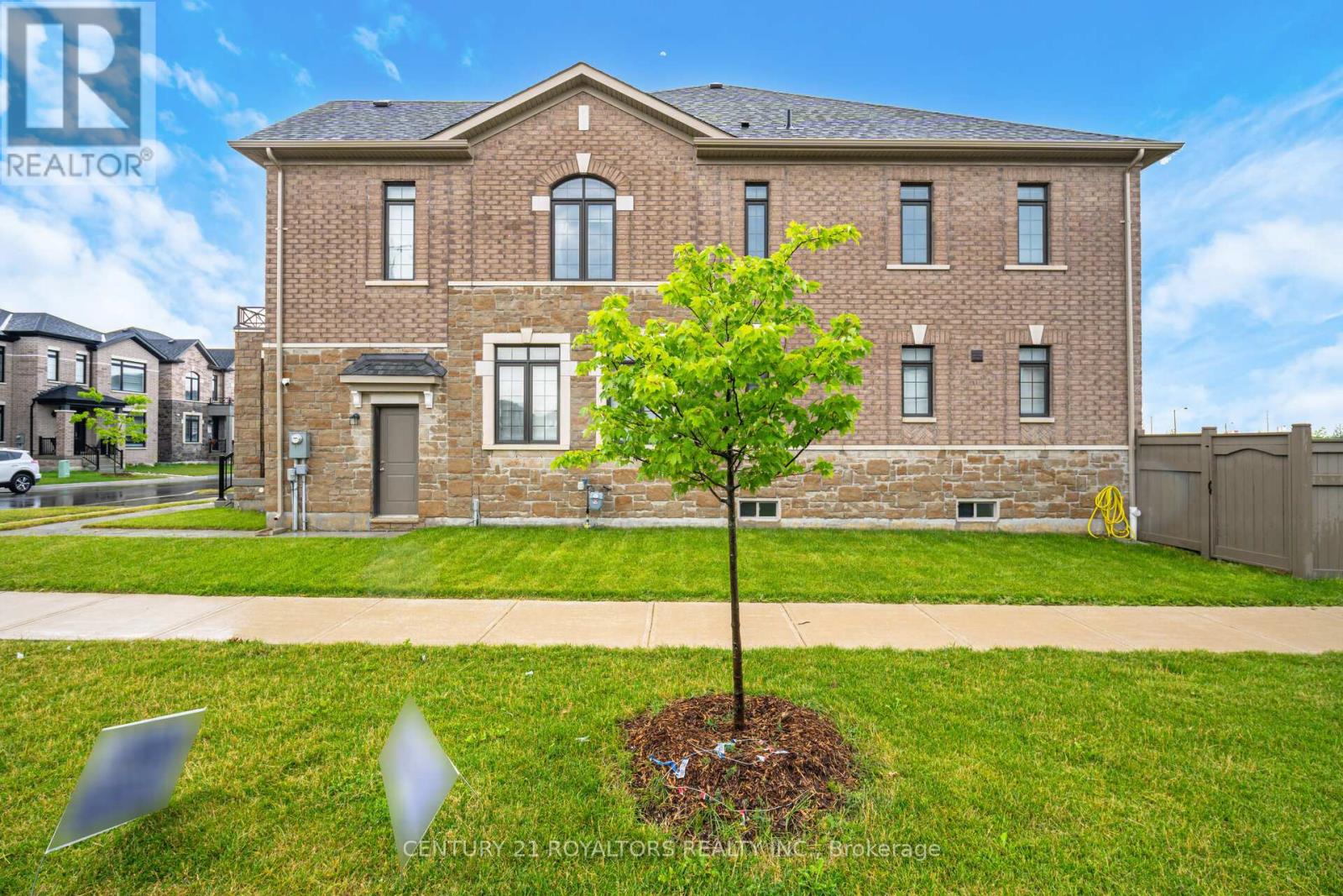 1 Moorcroft Place, Brampton, Ontario  L6P 4P8 - Photo 3 - W12142218