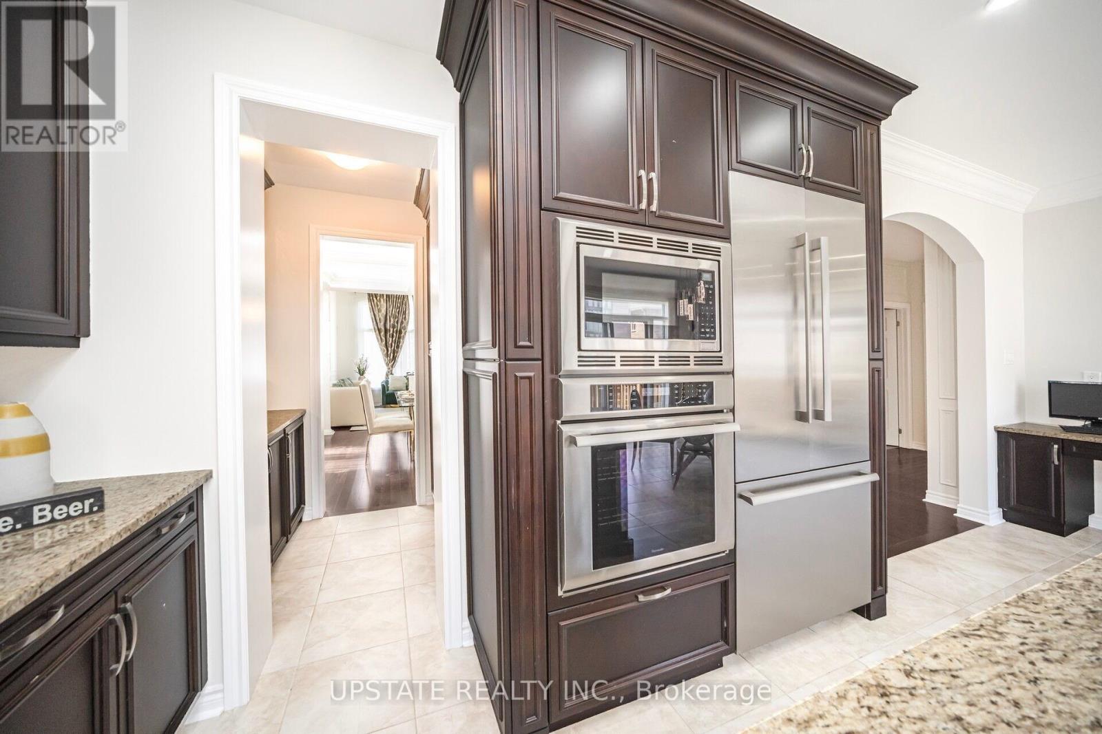 17 Annual Circle, Brampton, Ontario  L6X 2M2 - Photo 17 - W12142227