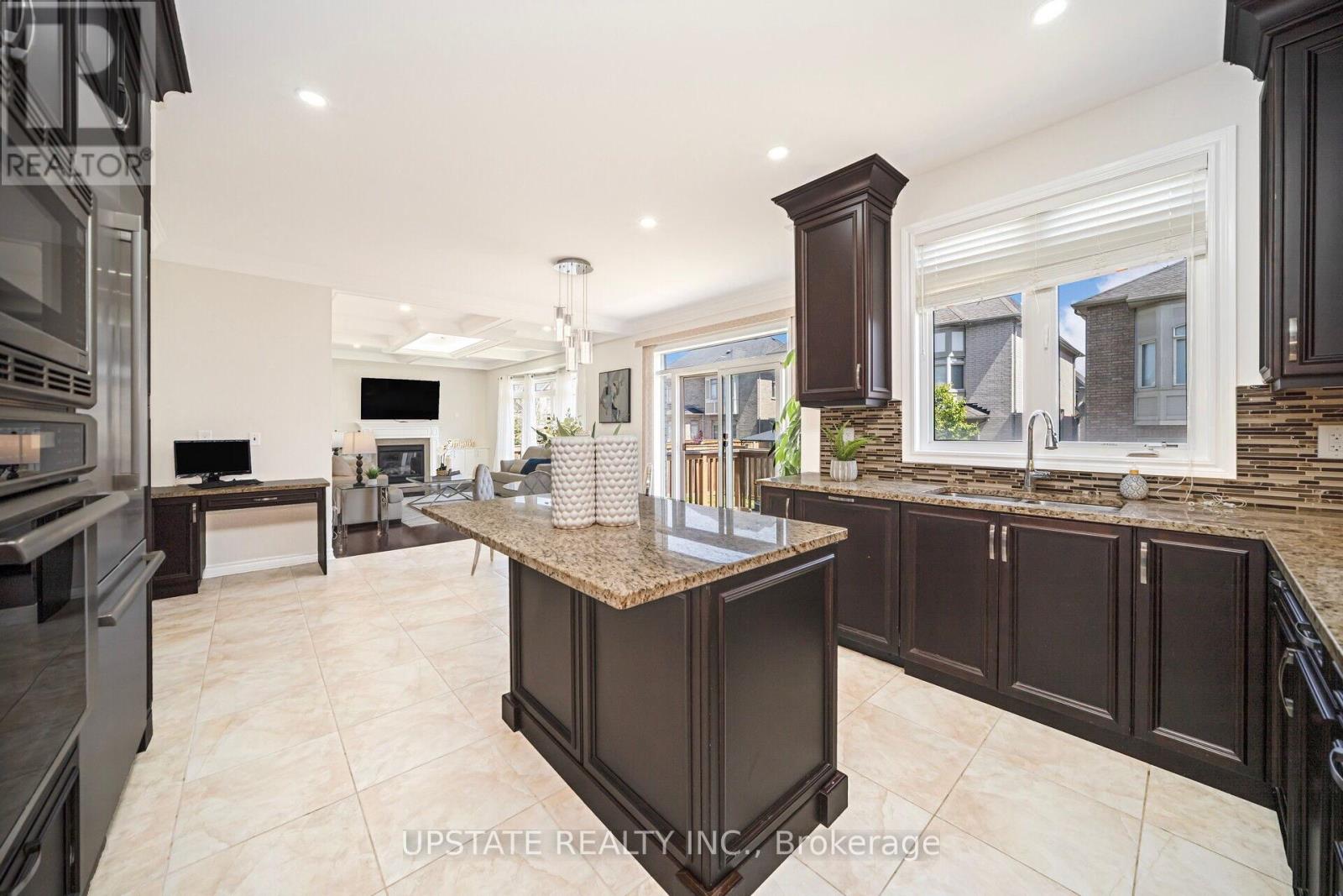 17 Annual Circle, Brampton, Ontario  L6X 2M2 - Photo 18 - W12142227