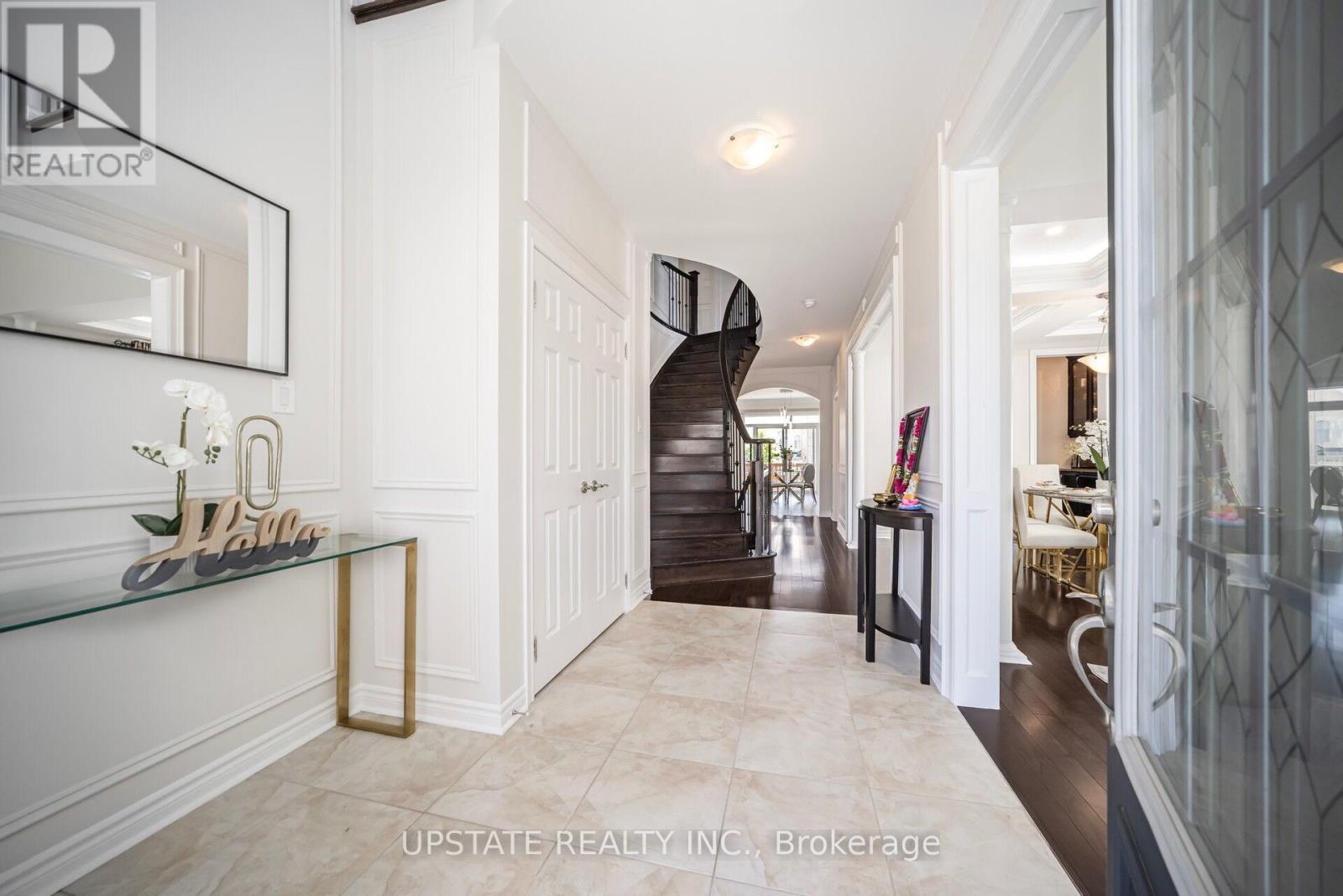 17 Annual Circle, Brampton, Ontario  L6X 2M2 - Photo 5 - W12142227