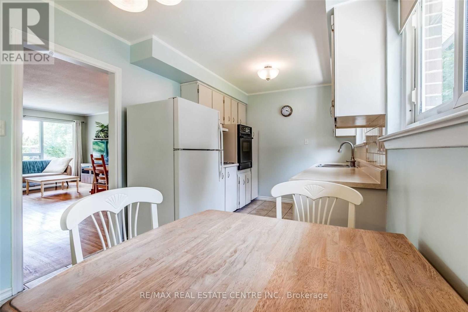 Upper - 165 Mcmurchy Avenue S, Brampton, Ontario  L6Y 1Y9 - Photo 11 - W12142236