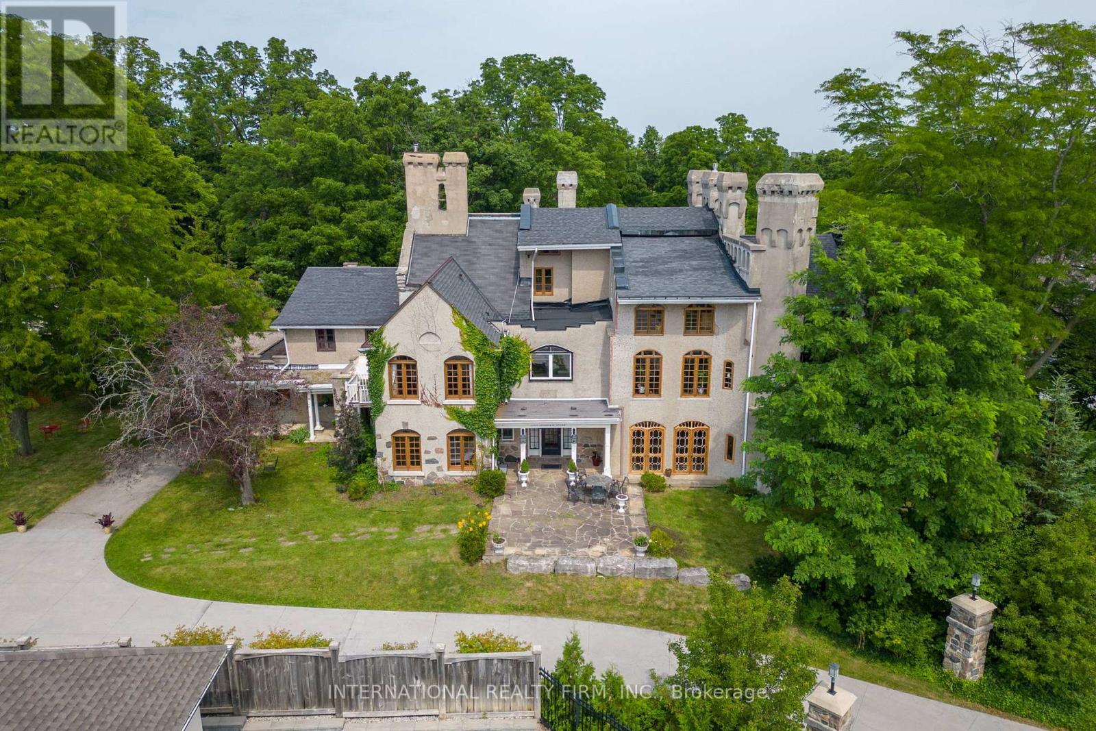 255 Delacourt Road