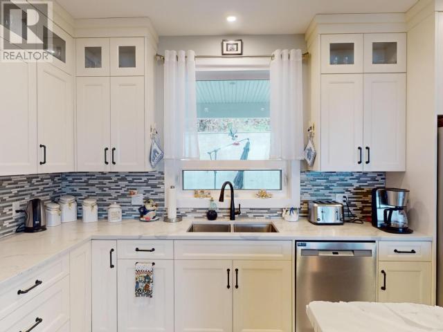 Property at 4374 QUEBEC AVE image 4