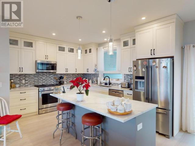 Property at 4374 QUEBEC AVE image 3