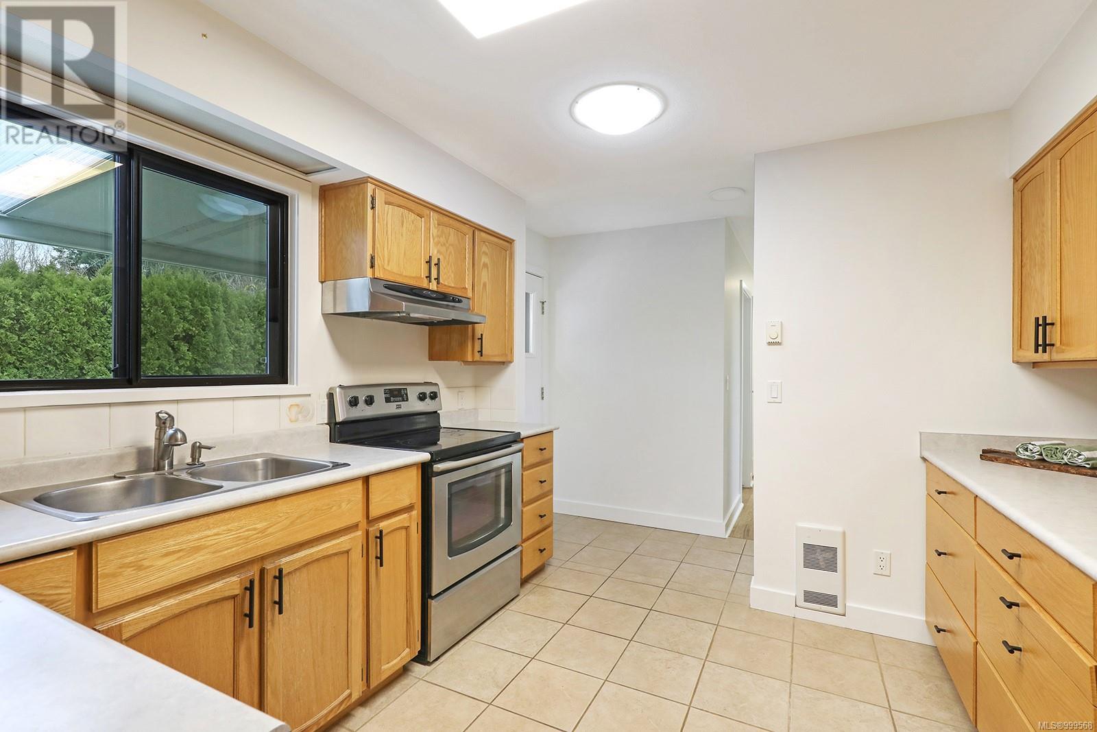 1496 Balmoral Ave, Comox, British Columbia  V9M 2P6 - Photo 14 - 999568