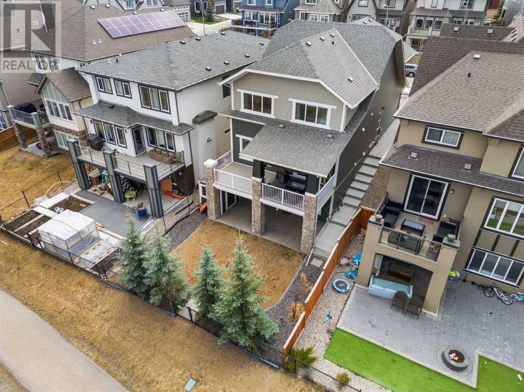 Property at 22 Masters Avenue SE image 2