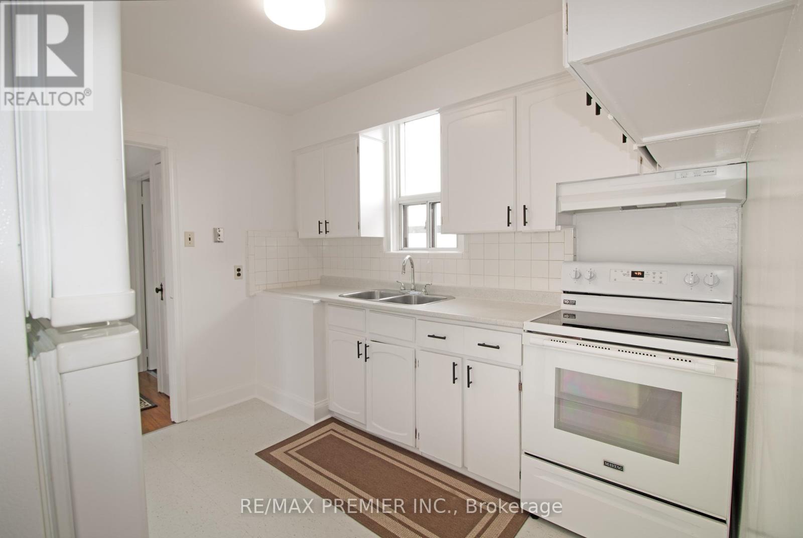16 Newton Drive, Toronto, Ontario  M2M 2M7 - Photo 6 - C12142268