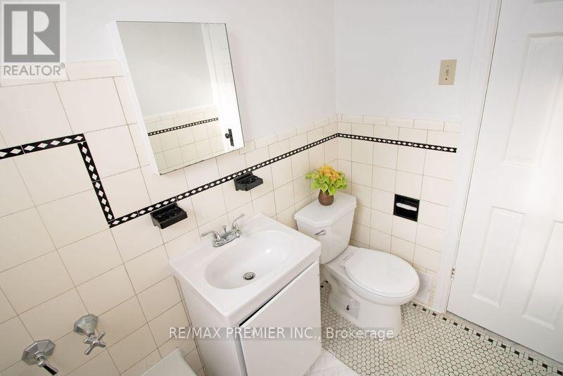 16 Newton Drive, Toronto, Ontario  M2M 2M7 - Photo 8 - C12142268